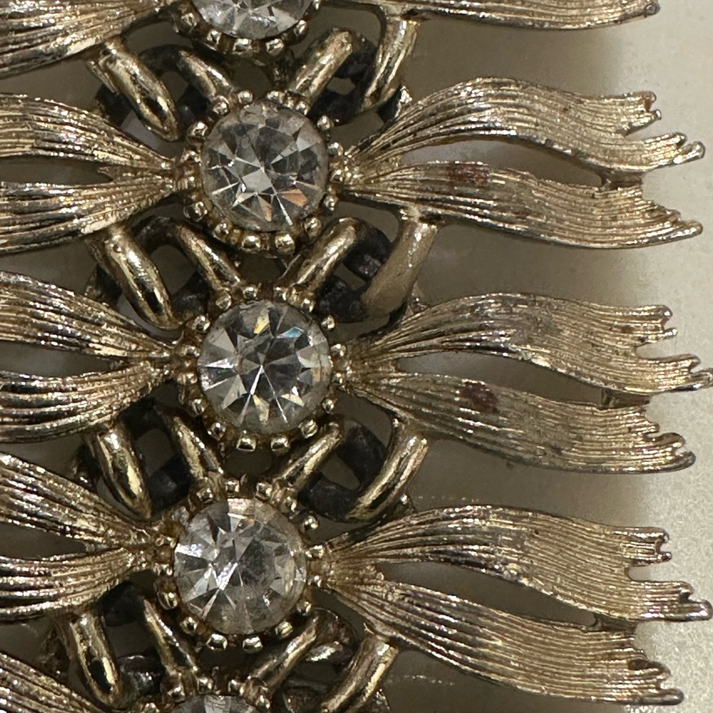 Vintage Lisner silver tone link bracelet/little this colorations due to age - Picture 8 of 9